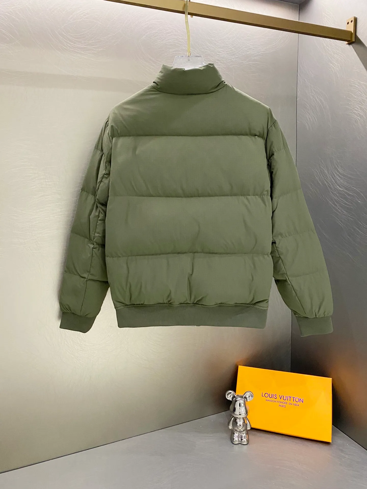 P800 Ralph Lauren/Ralph Lauren Men's and Women's Embroidered Pony Pattern Down Jacket Couple's Zippered Long Sleeve Stand Collar Solid Color Thick Warm Jacket New National Standard 90 White Duck Down Filling + Double Layer Gallbladder Average 300g+ Filling Volume Warmth while Lighter and Less Heavy Effective Temperature Locking and No Velvet YKK Double-Head Zipper Design Adjustable for Cold or Hot Behringer Embroidery Machine Customized Ten Thousand Needle Pony Embroidery The body and lining are made of polyester fabrics Exquisite window pane pattern texture Color: Black Army Green Size: S M L XL